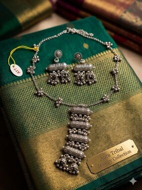 NEW Silver-Tone Oxidized Necklace & Earrings Set